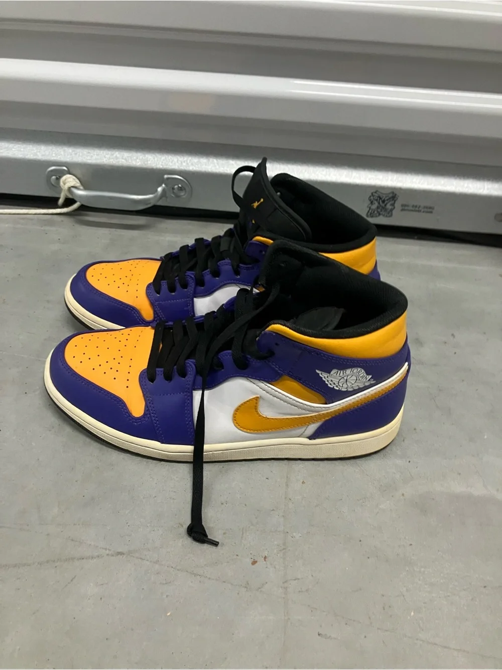 Nike Air Jordan 1 Mid Lakers